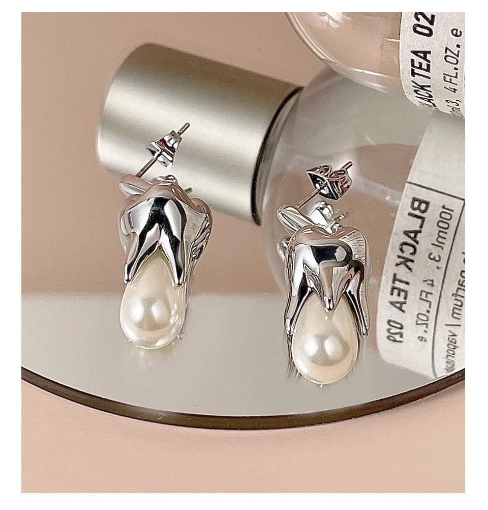 The perfect combination of metal and elegance, these copper earrings boast a unique tooth shape with a pearl drop. Trendy and classic, these earrings are sure to make a fashionable statement. Available in gold or silver color options, these dangle earrings feature a copper or imitation pearl back.  With a size of 11mm (W) by 32mm (H) and a weight of about 6.8g per piece, these earrings are perfect for any female fashionista.